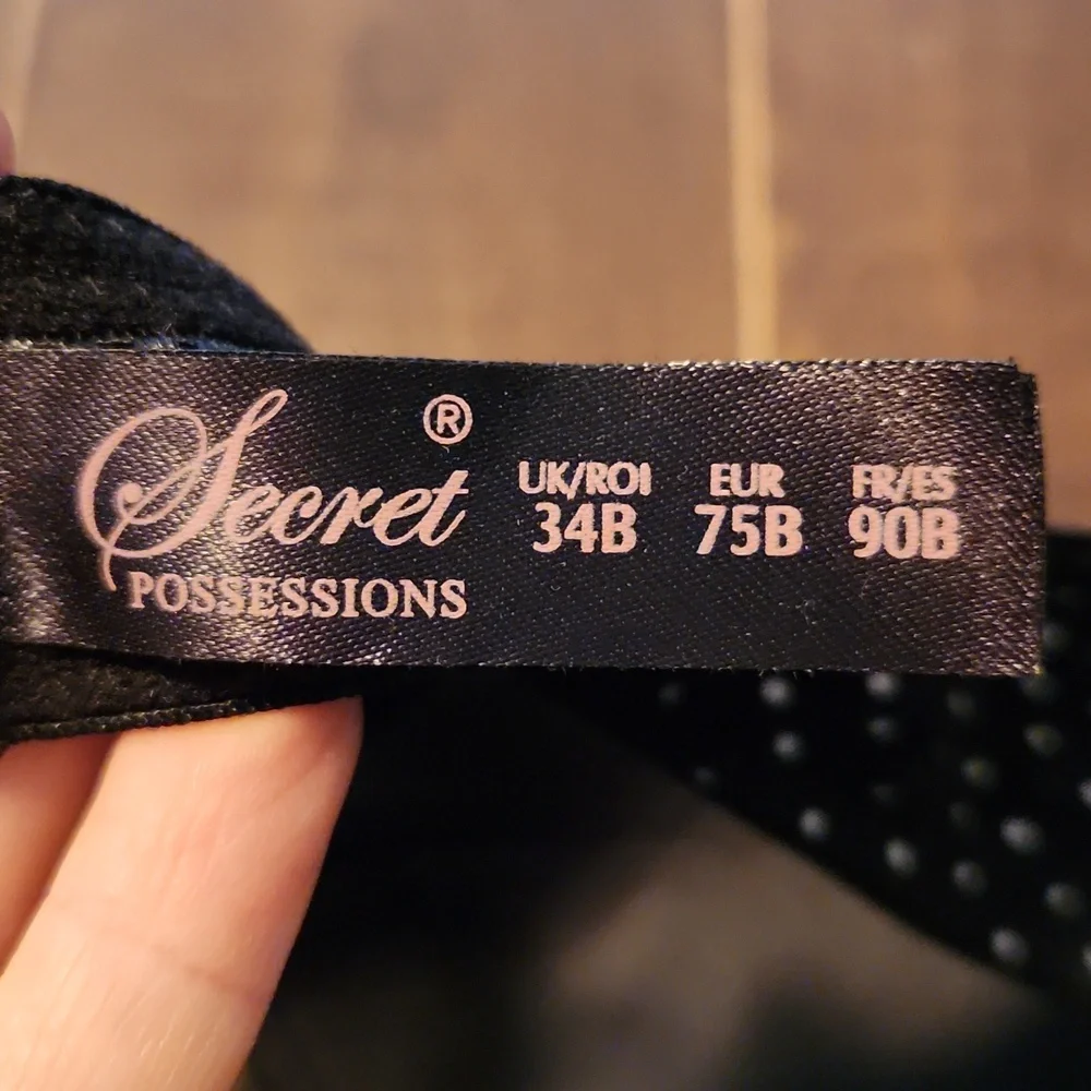 Bras - Picture 8 of 10